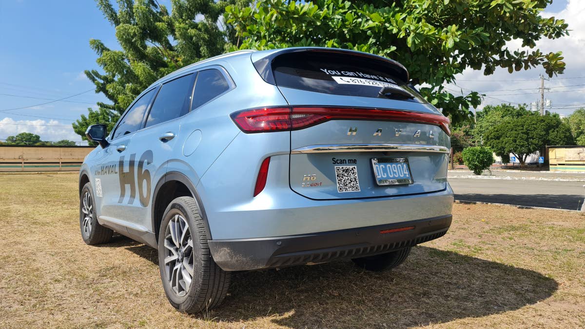 18-inch Astrolabe Alloy Wheels comes standard on the Premium and Lux models.