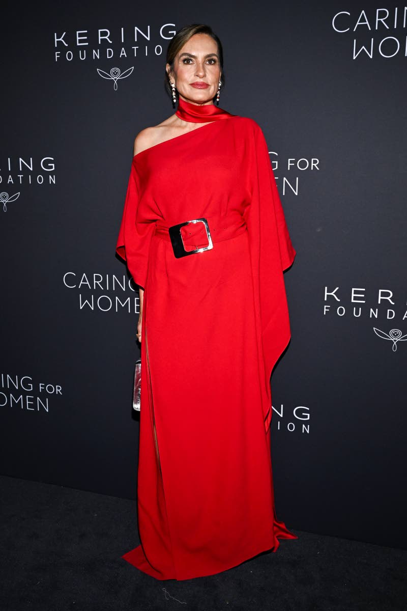 Mariska Hargitay wears a red caftan-style belted gown by Taller Marmo. 