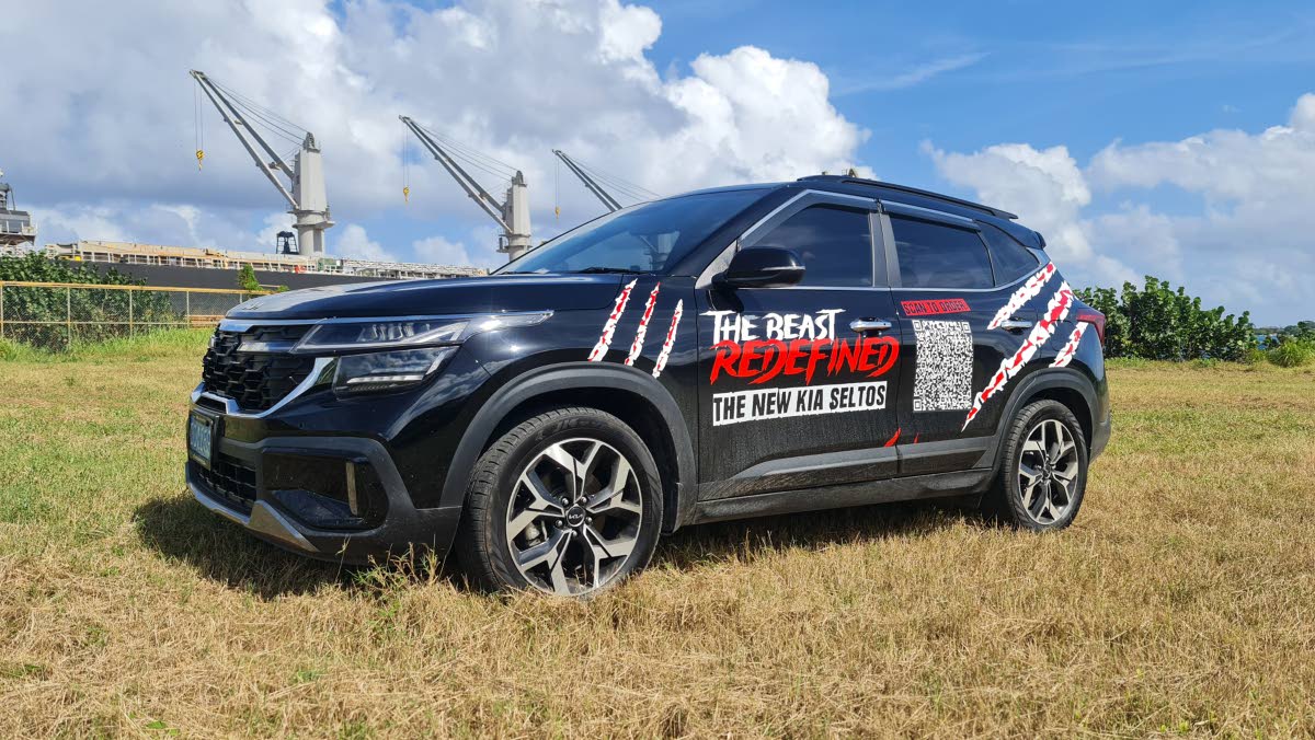 2025 Kia Seltos GT line sleek lines and a commanding presence.