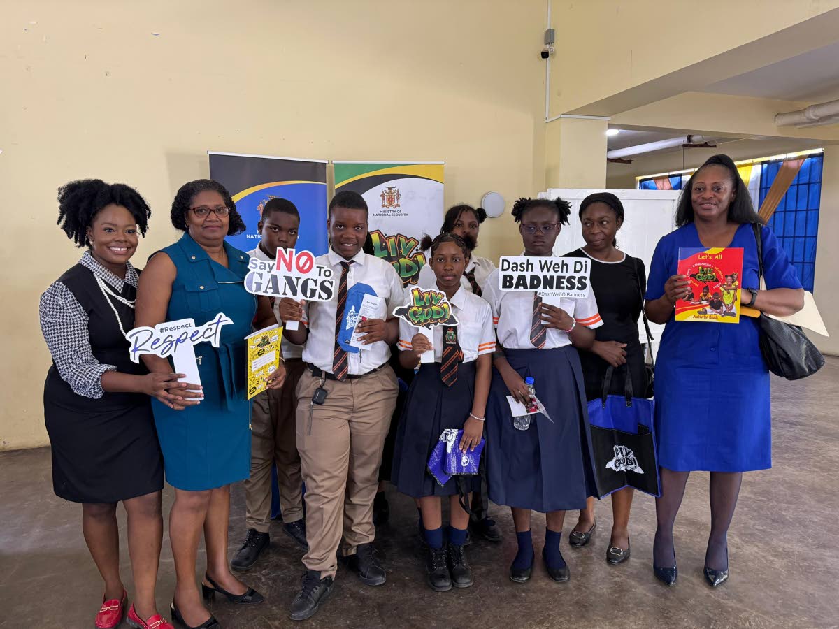 Shanese Watson (left), managing director of Young Scholars Education Limited, poses with students and teachers from Tivoli Gardens High School, during a recent digital literacy webinar held at the University of Technology.