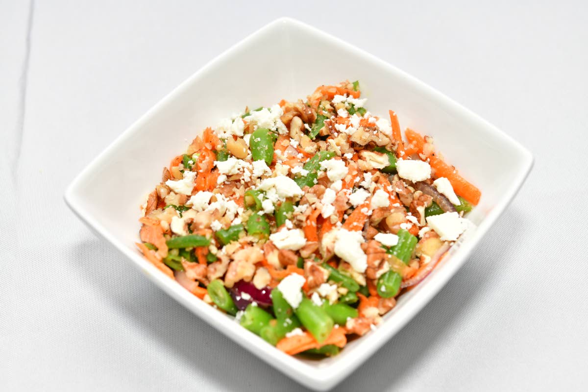 A crisp, refreshing mix of blanched string beans, toasted seeds, and tangy vinaigrette – DLE Café’s crunchy string bean salad promotes clean eating that is still bold and satisfying.