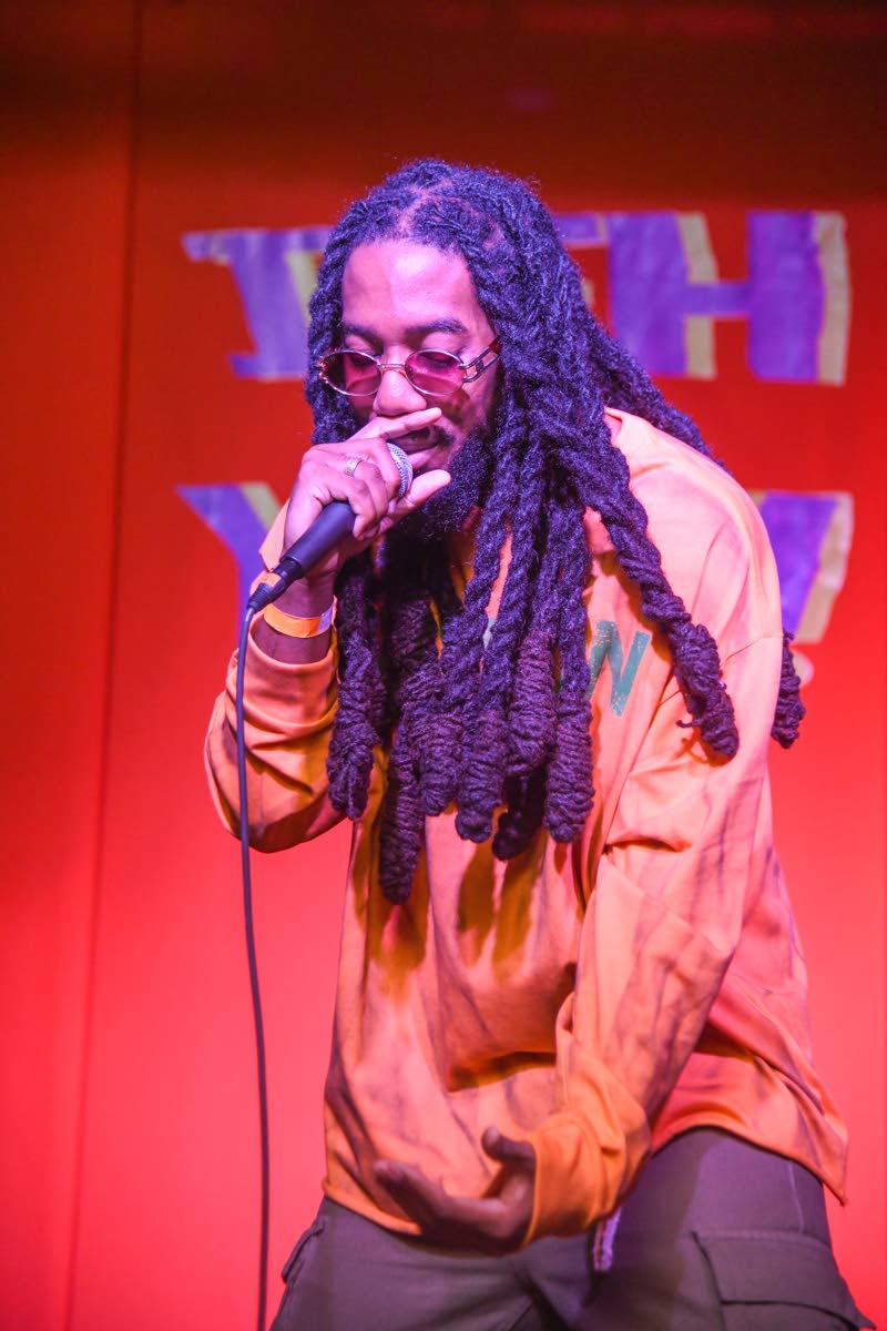 An energetic set by Royal Blu.