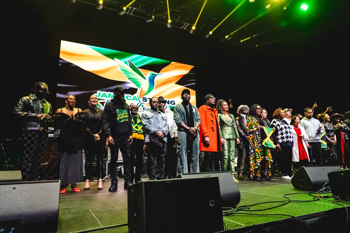 Most of the performers returned to the stage alongside Minister of Culture Olivia ‘Babsy’ Grange, US Congresswoman Yvette Clarke, and VP Records co-founder Patricia Chin and others to sing the National Anthem.