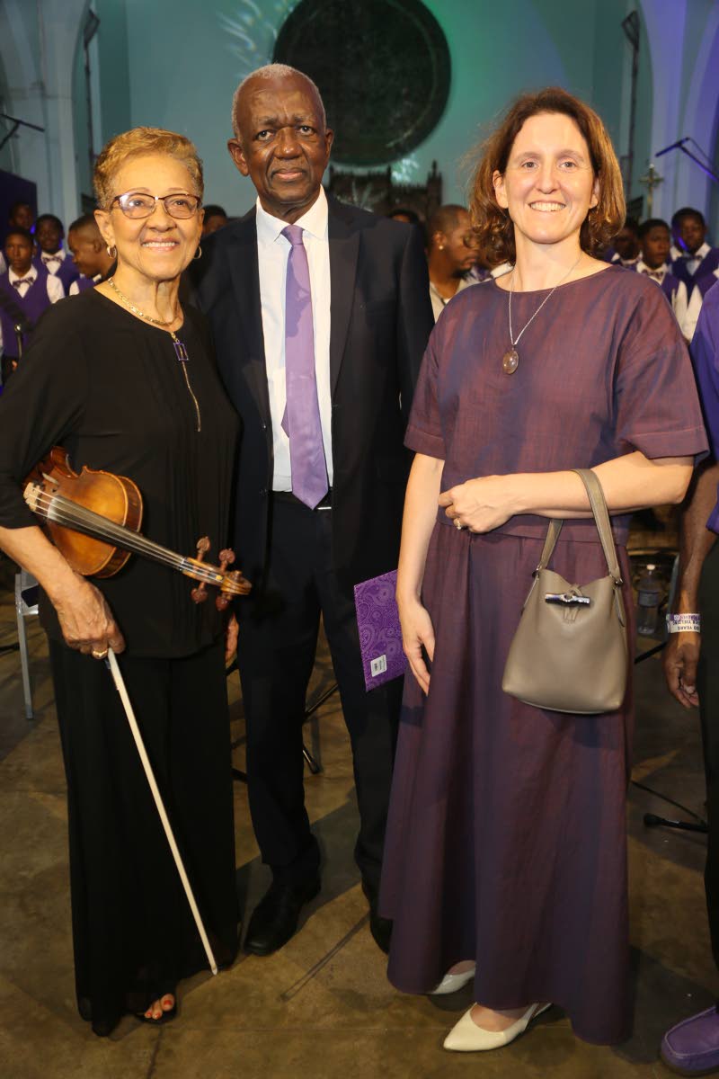 Kingston College Board Chairman Michael Vaccianna (centre) is flanked by musician Paulette Bellamy (left) and French Ambassador to Jamaica Marianne Ziss at the Kingston College Chapel Choir’s Christmas concert.