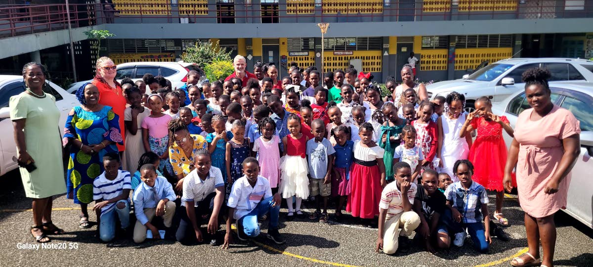 German Ambassador to Jamaica Jan Hendrik van Thiel poses for a group photo with students and staff of Chester Castle Basic and Primary School.