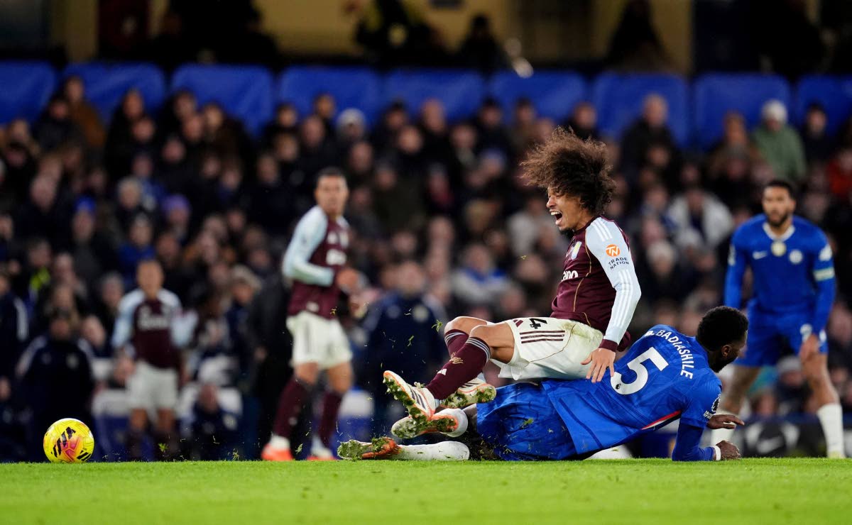 
Chelsea’s Benoit Badiashile (rght) tackles Aston Villa’s Boubacar Kamara, during the English Premier League football match at Stamford Bridge in London yesterday.