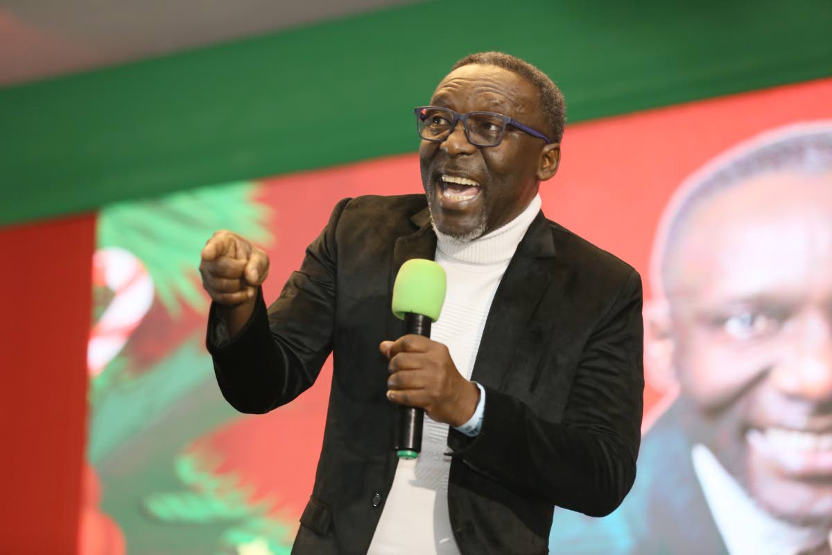 Owen ‘Blakka’ Ellis entertains the crowd with his trademark humour.