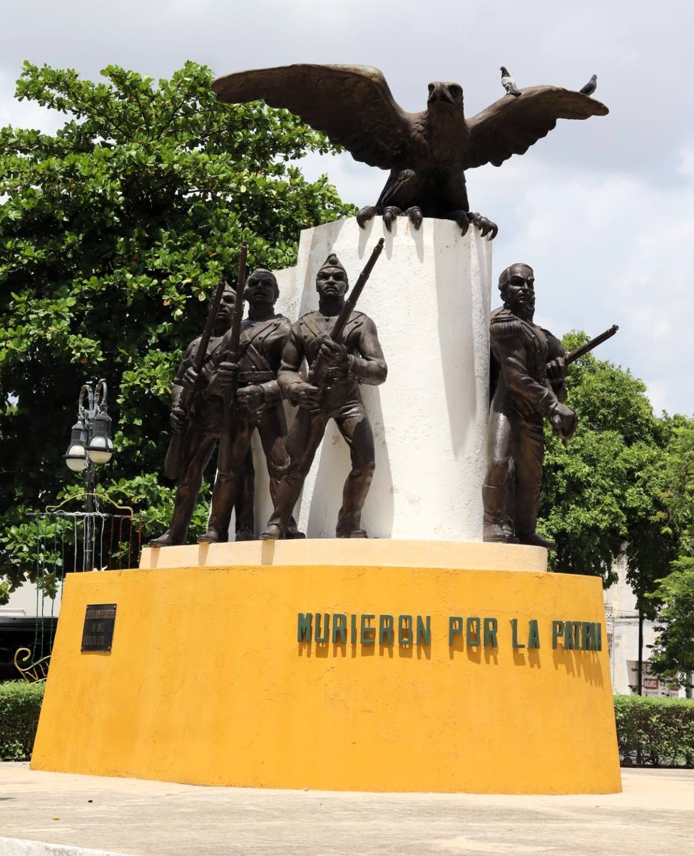“Murió por la patria” (Died for the homeland) - photo taken in Merida, Mexico