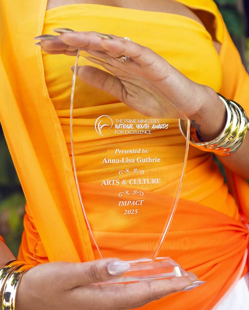 Anna-Lisa Guthrie shows her Prime Minister’s Youth Award for Excellence in Arts and Culture.