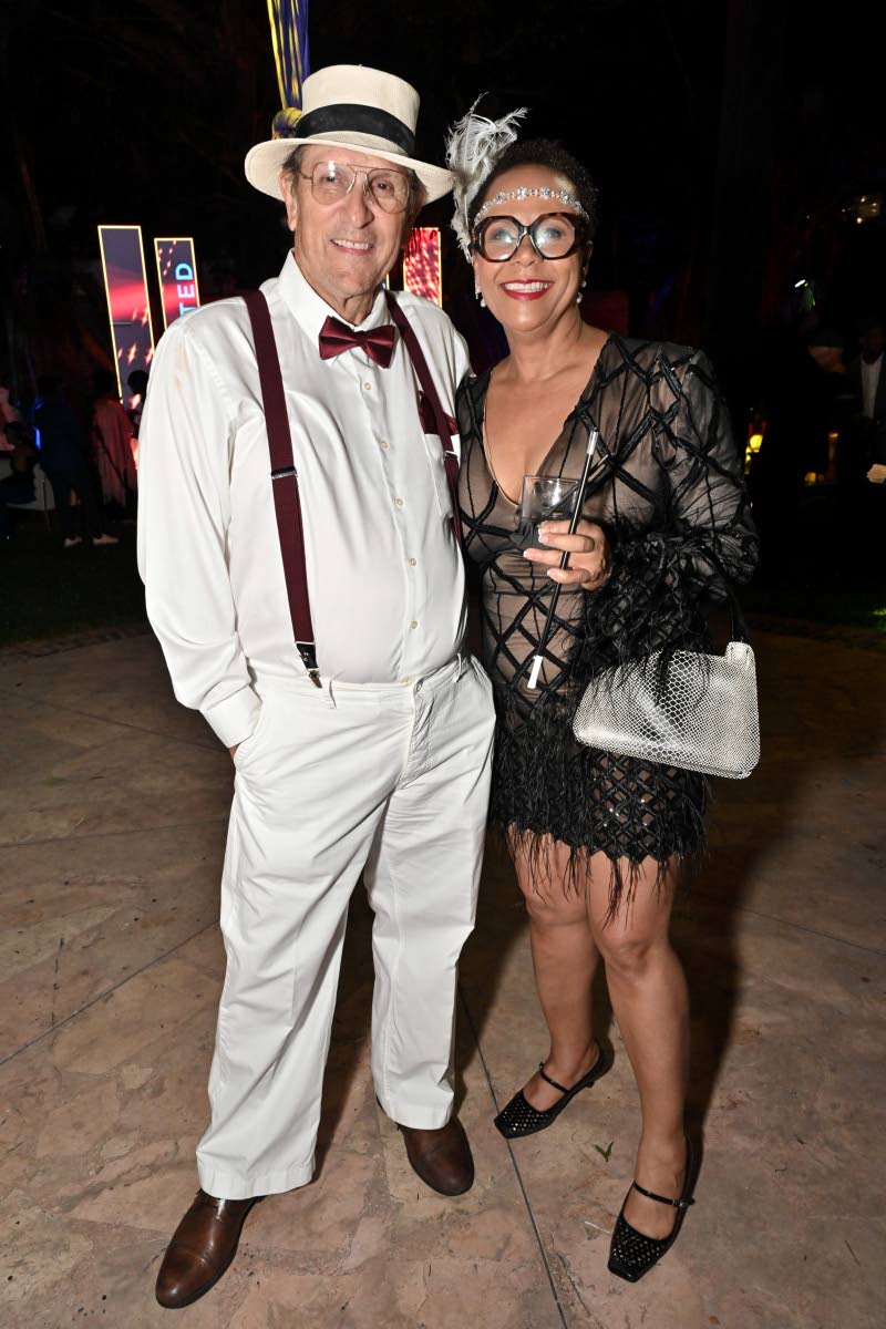 Brett Thwaites, chairman and chief executive officer at Thwaites Finson Sharp Insurance Brokers, pairs up with Kimm Daley, vice president of commercial lines, BCMG Insurance Brokers, for a quick photo.