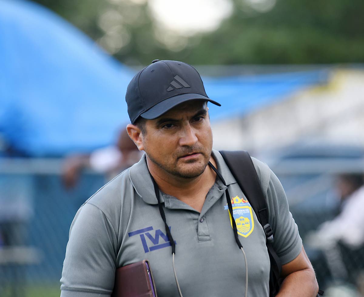 Javier Ainstein, Waterhouse FC coach.