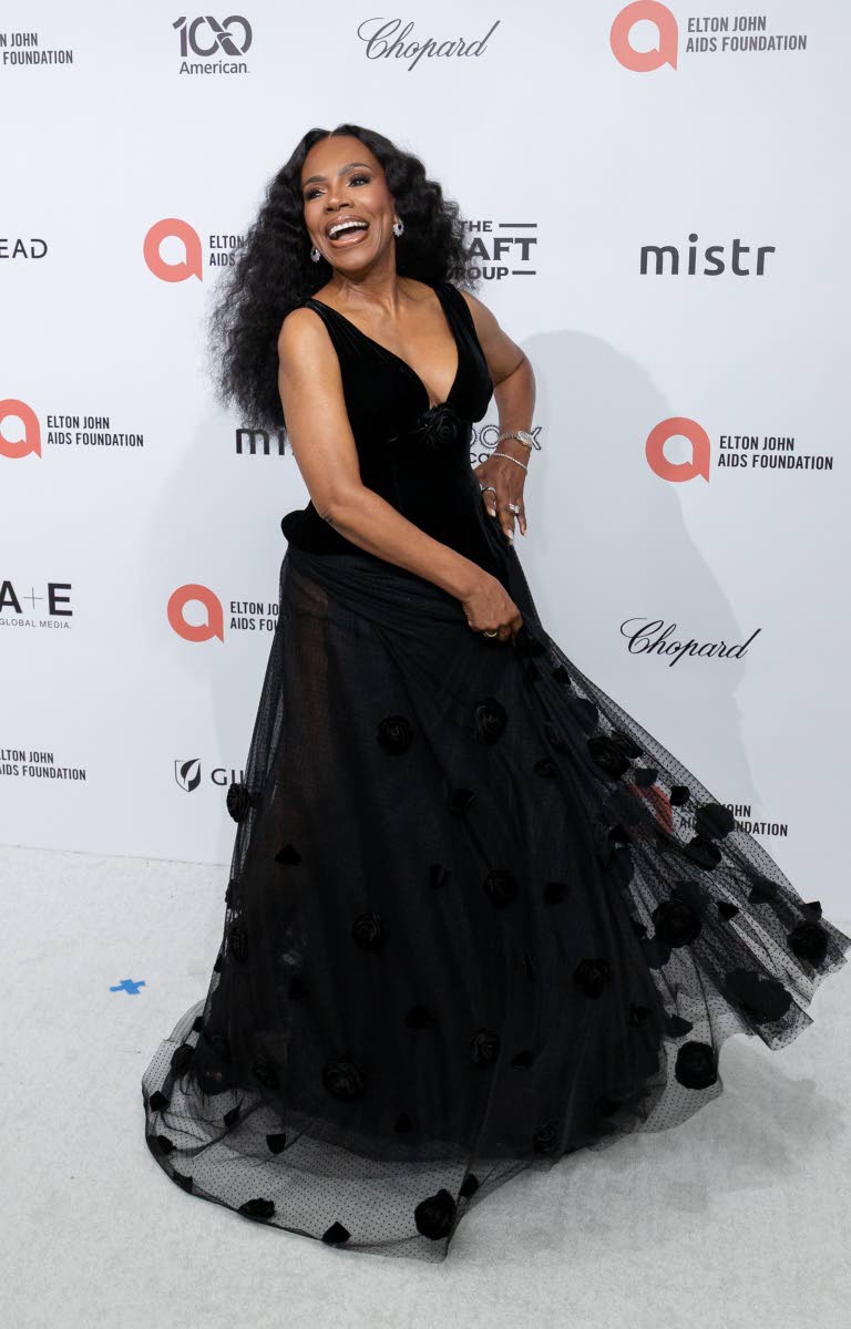 Giving a playful twirl for the camera, Jamaican-American actress Sheryl Lee Ralph stuns in an Eman Alajlan Couture dress, chosen by her long-time stylist and daughter, Ivy ‘Coco’ Maurice.