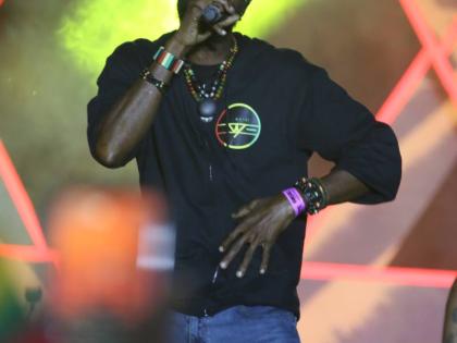 I-Wayne performing his single ‘Lava Ground’.