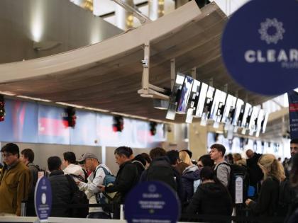 Travellers wait in a TSA checkpoint at Detroit Metropolitan Wayne County Airport Wednesday, November 26, 2025, in Romulus, Mich. (AP Photo/Ryan Sun)