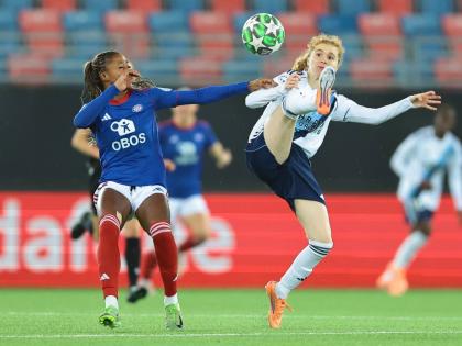 Valerenga’s Mawa Sesay (left) and Paris FC’s Celina Ould Hocine challenge for the ball during the Women’s Champions League football match in Oslo, Norway on December 10.