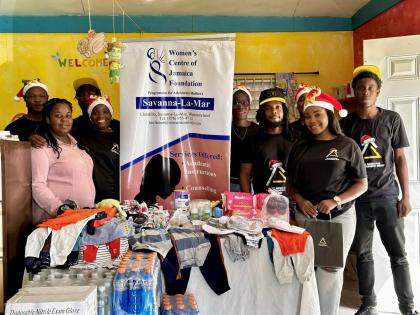 Nickeria Smickle (second right), managing director, A-List Marketing & Entertainment Group and Fiona Tate (left), manager at Women’s Centre of Jamaica Foundation, Savanna-la-Mar, poses with members of the Joy to the West initiative during their stop at t