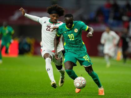 
Senegal’s Sadio Mane (right) drifts past Sudan’s Sheddy Ezeldin during the Africa Cup of Nations round-of-16 football match in Tangier, Morocco, yesterday.