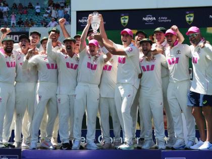 Members of the Australian team celebrate with the Ashes trophy following the final Ashes cricket Test between England and Australia in Sydney, Australia, yesterday.