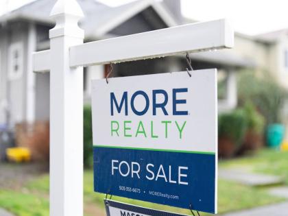 A "For Sale" sign is seen on Tuesday, January 6, 2026, in Portland, Ore. (AP Photo/Jenny Kane, File)