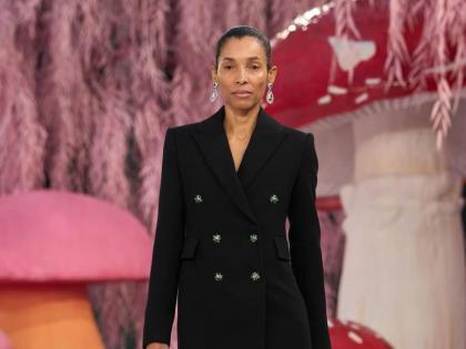 Gordon struts in Look 31, designed by Chanel’s artistic director Matthieu Blazy.