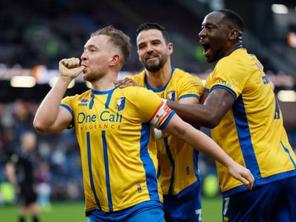 
Mansfield Town’s Louis Reed (left) celebrates scoring during the English FA Cup fourth-round football match against Burnley in Burnley, England, yesterday.