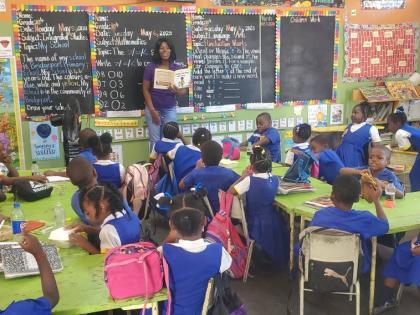 Franceta Lopez, the writer of seven children’s books, reading to students at Bridgeport Primary School in St Catherine last year. 