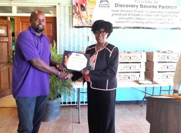 Discovery Bauxite offered its congratulations to United Way of Jamaica (UWJ) on its 40th anniversary and renewed its pledge of support to the organisation. The bauxite company has been a corporate giver to UWJ since the agency’s inception in 1985. Employ