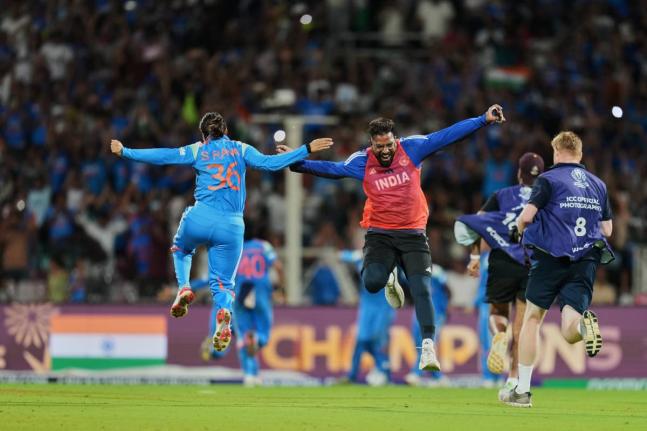 India’s Sneh Rana (left) and a team support staff celebrate after winning the ICC Women’s Cricket World Cup final match between India and South Africa in Navi Mumbai, India, yesterday.