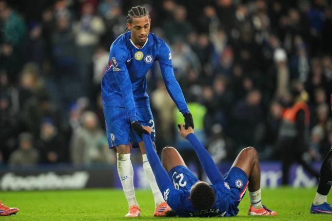  Chelsea’s Joao Pedro (top) helps Wesley Fofana stand up after the English Premier League match between Chelsea and Bournemouth in London, England, Tuesday, December 30, 2025. 