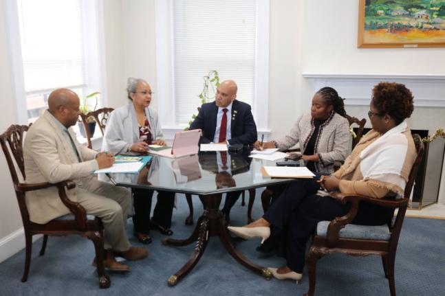 Jamaica’s Ambassador to the United Statea, Major General (Ret’d) Antony Anderson (centre), discusses Jamaica’s overseas employment programmes with Permanent Secretary in the Ministry of Labour and Social Security, Colette Roberts Risden (second left)