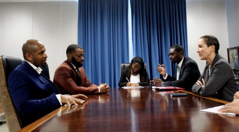 Senator Kamina Johnson Smith (right), Jamaica’s minister of foreign affairs and foreign trade, and her team in discussion with Nathaniel Peat (left), GJDC UK Rep and Jackson Smith, CEO of Fantasy Wings, following the arrival in Jamaica of the diaspora-le