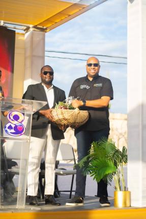 Richard Cole (left),chief executive officer of Level 8 – Bakery, Dining and Gaming Lounge, presents Delano Seiveright, state minister in the Ministry of Industry, Investment and Commerce, a basket containing St Elizabeth produce.